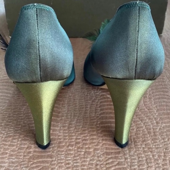 Authentic Yves Saint Laurent vintage emerald satin heels feather brooch sz 6.5 - Picture 4 of 9